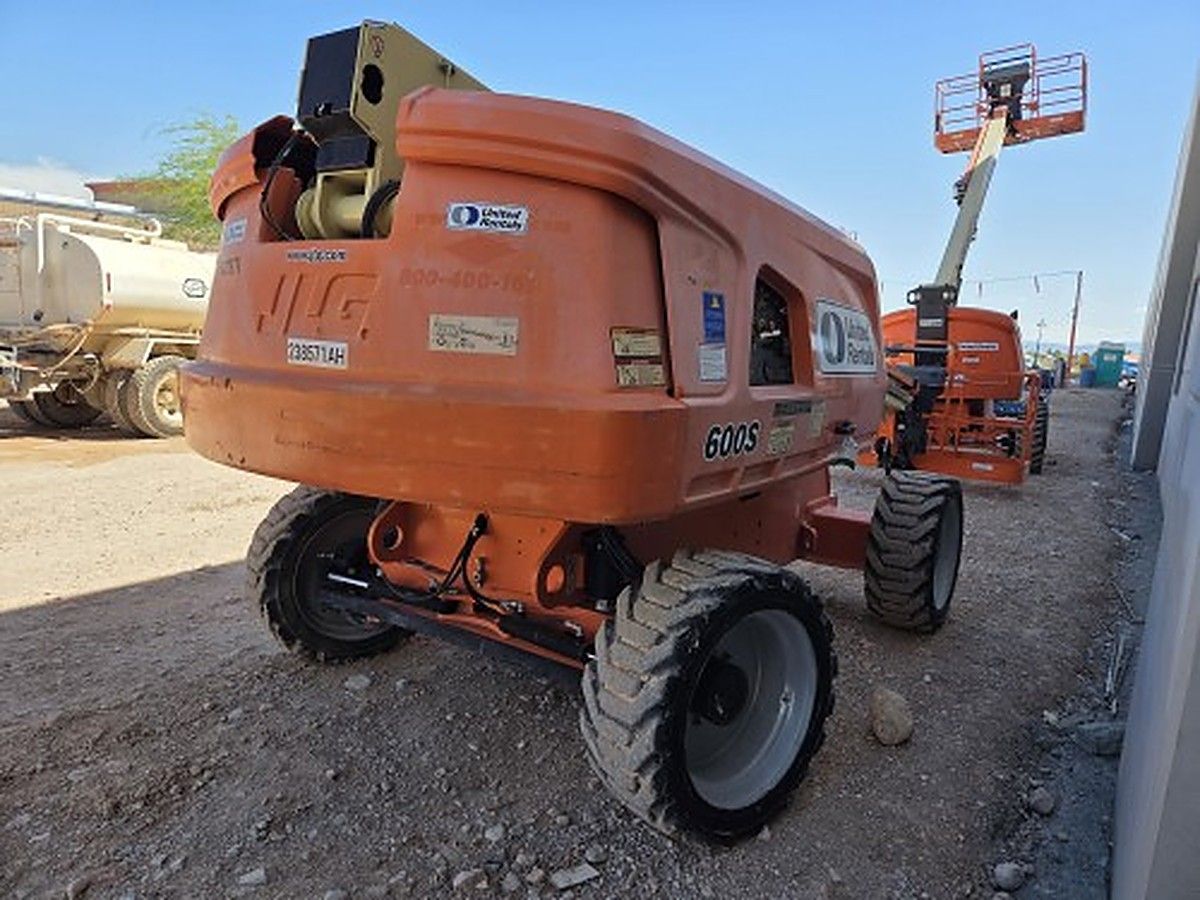 JLG 600S photo 2