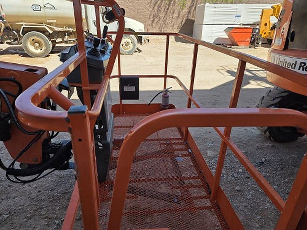 JLG 600S photo 3