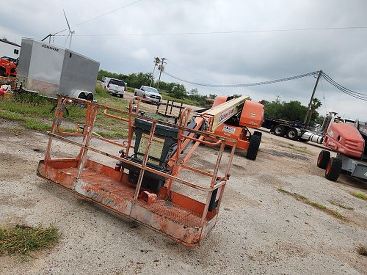 JLG 660SJ photo 2