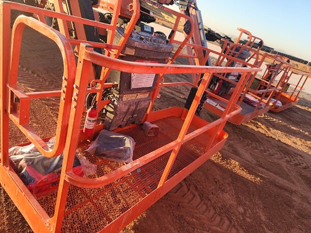 JLG 660SJ photo 2