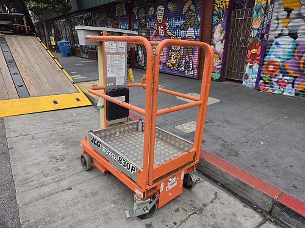 JLG 830P photo 5