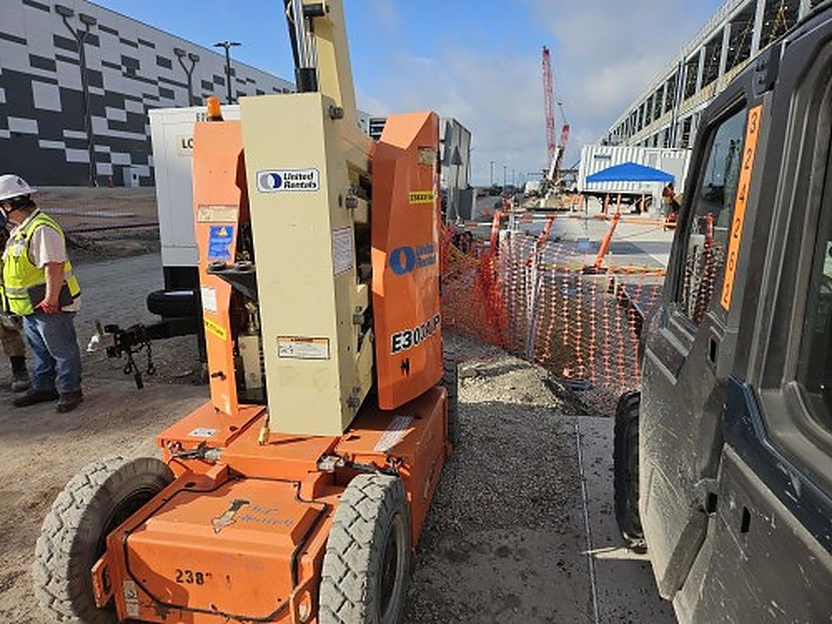 JLG E300AJP photo 4