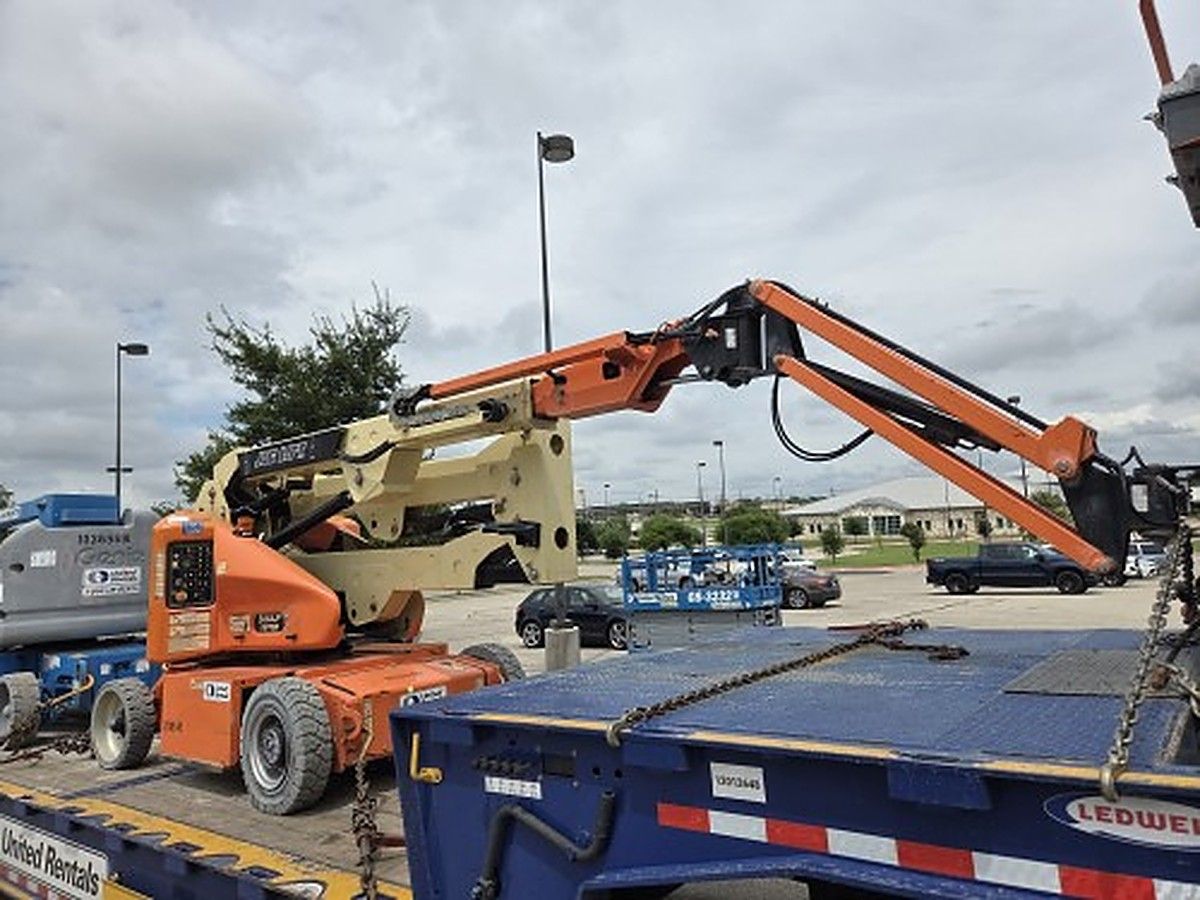 JLG E400AJPN photo 2