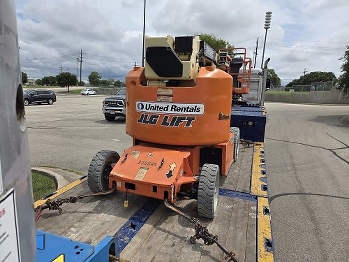 JLG E400AJPN photo 4