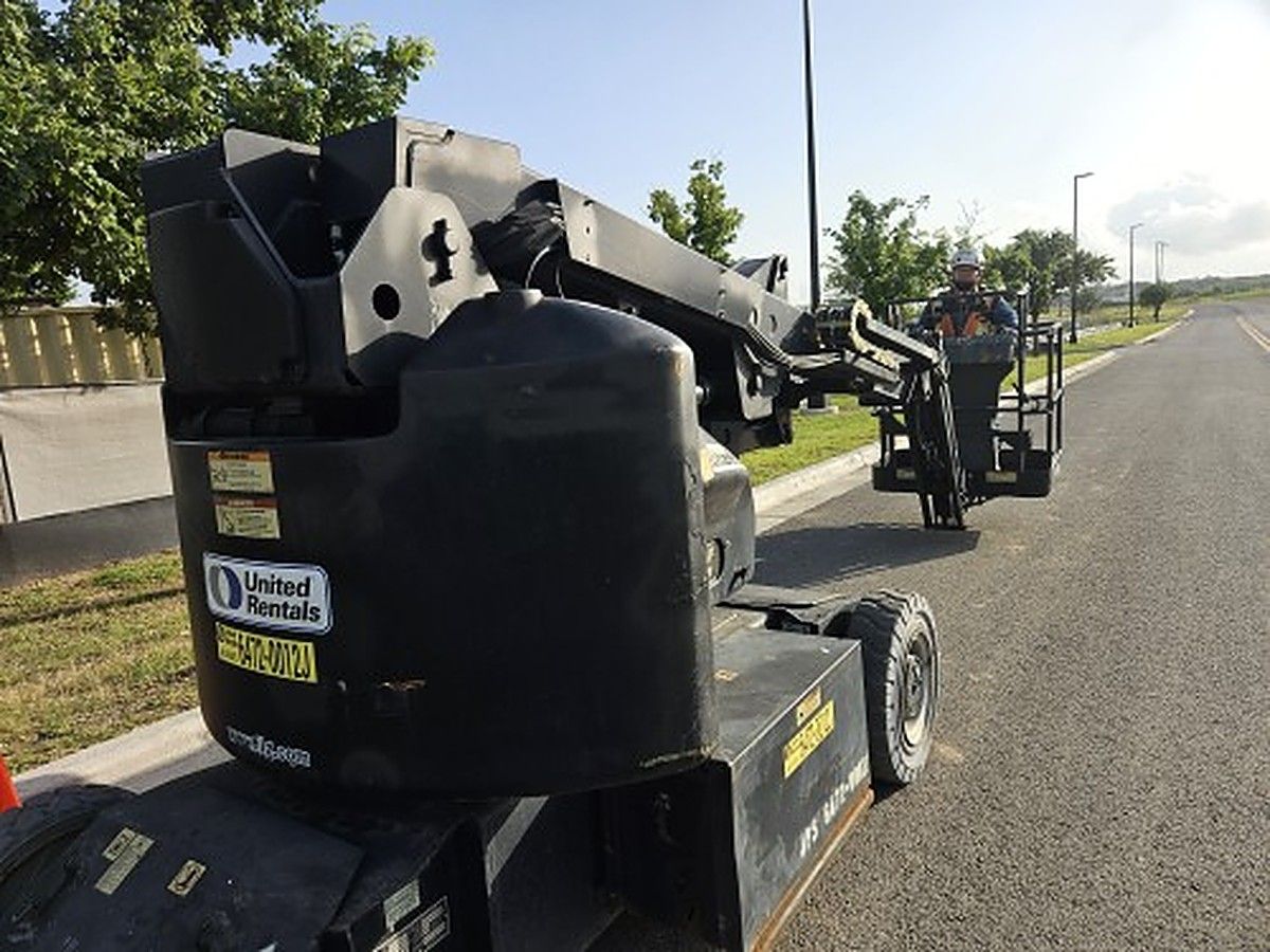 JLG E400AJPN photo 2