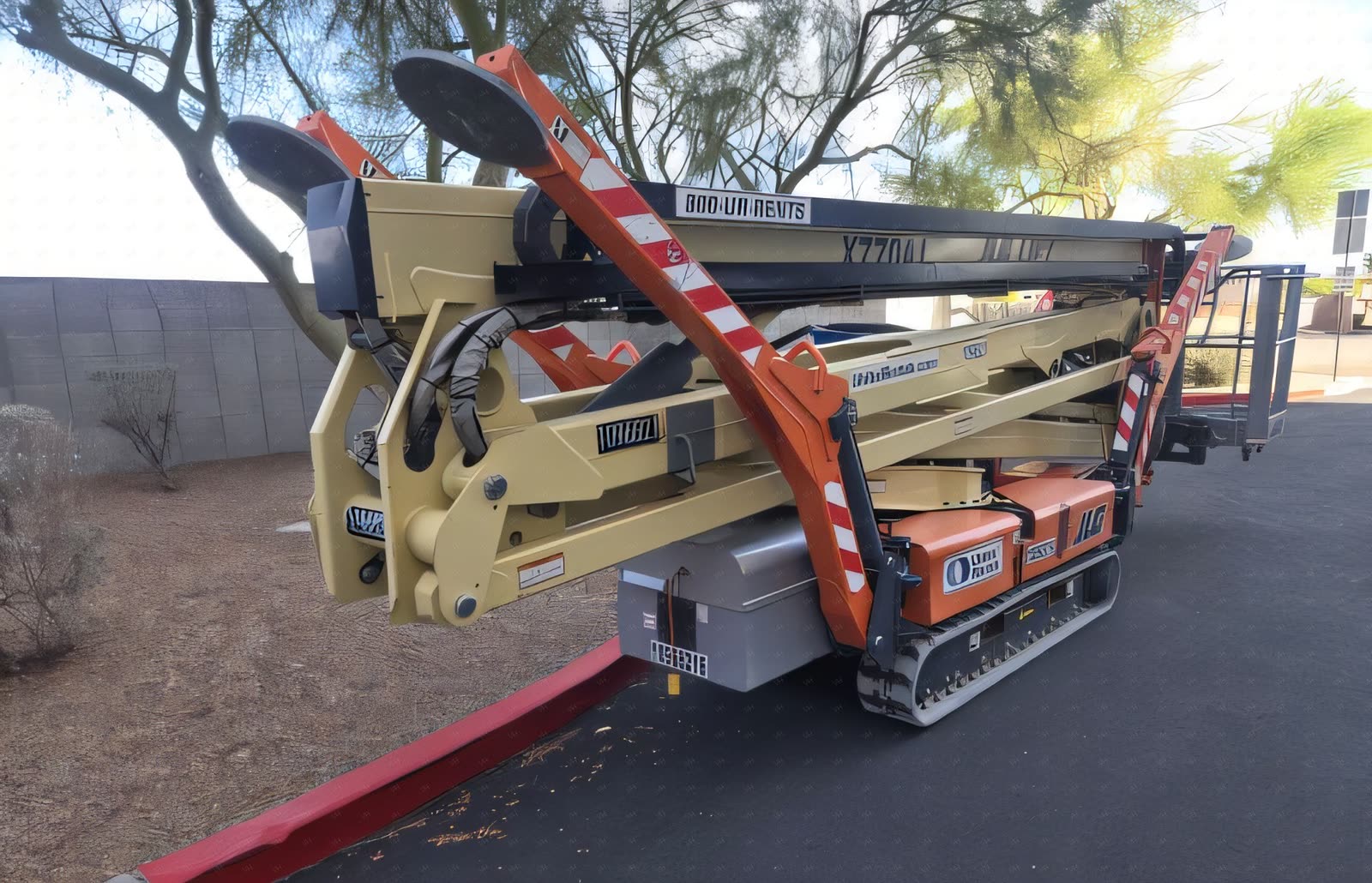 2019 JLG X770AJ BOOM 75-85' LI/BAT/AC STR NARROW CRAWLER
