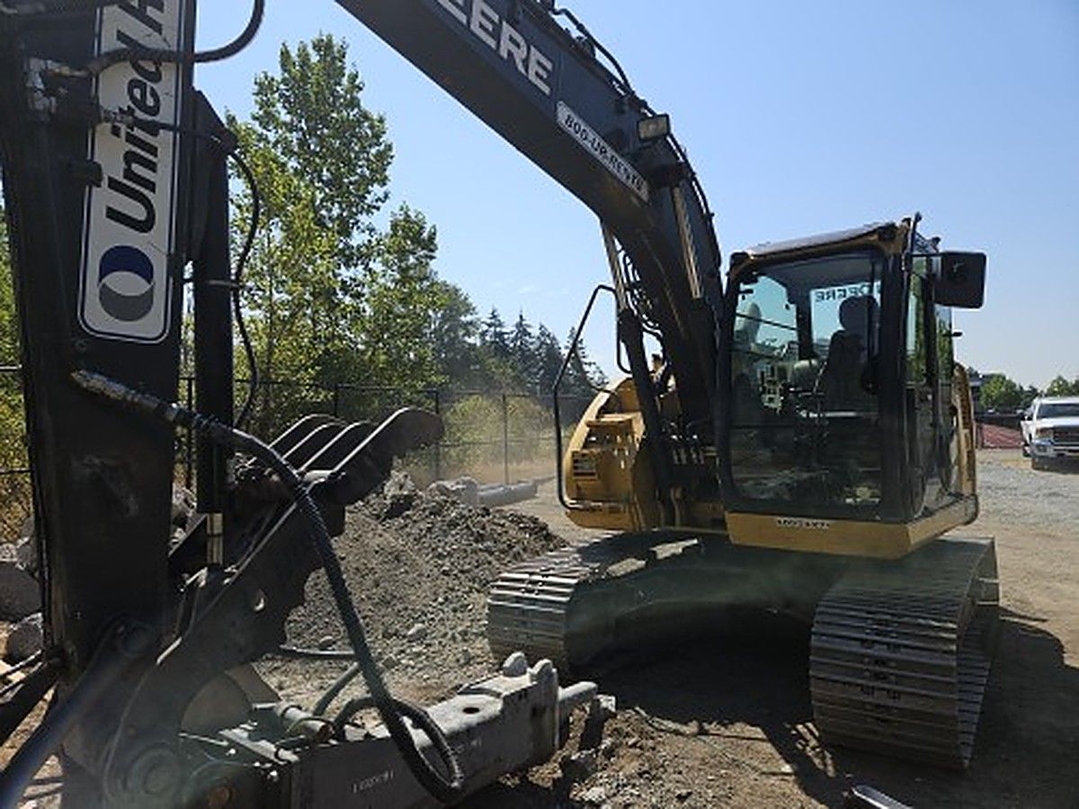 JOHN DEERE 135G photo 2