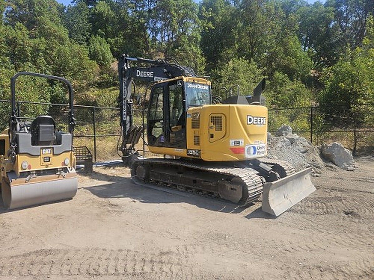JOHN DEERE 135G photo 4