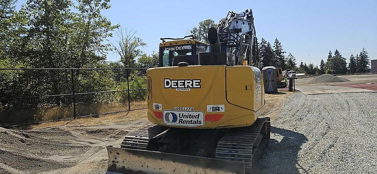 JOHN DEERE 135G photo 6