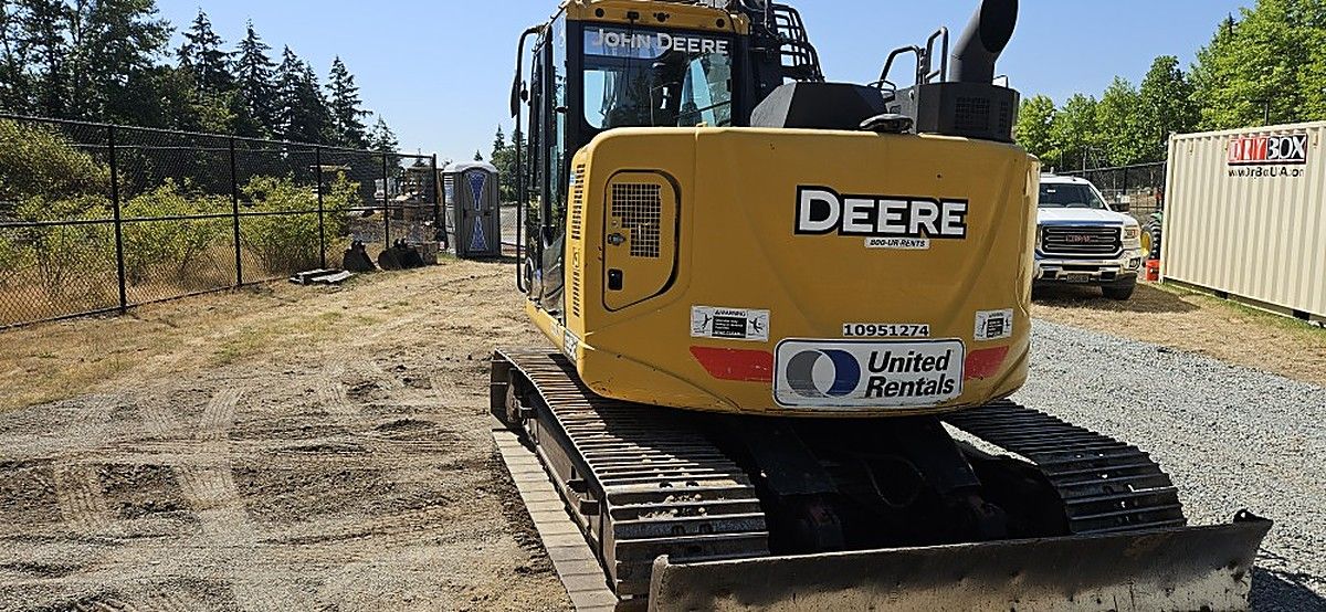 JOHN DEERE 135G photo 8