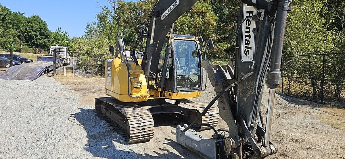 JOHN DEERE 135G photo 9