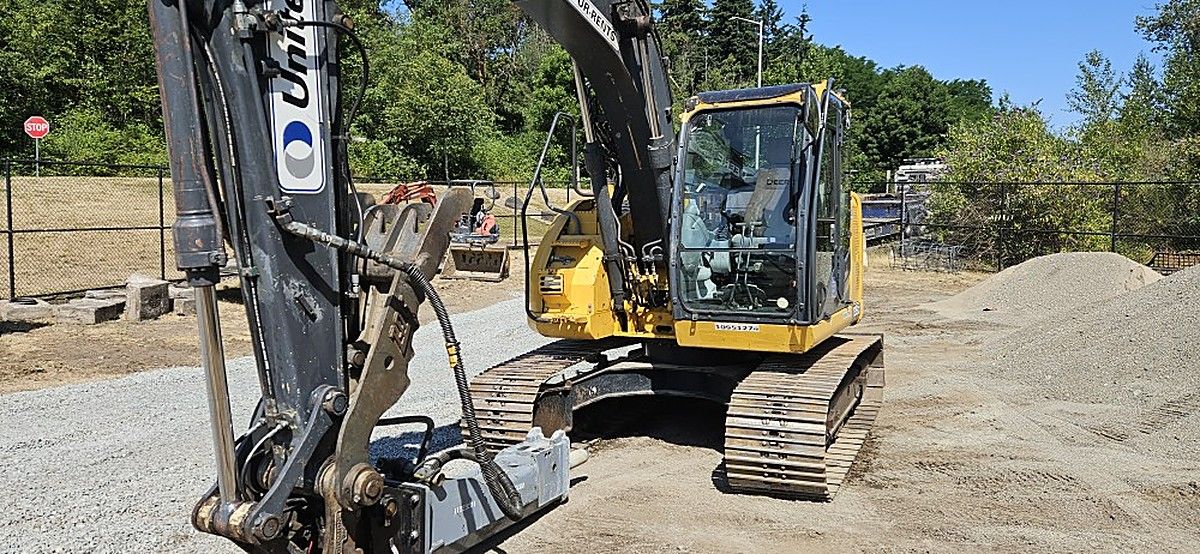 JOHN DEERE 135G photo 10