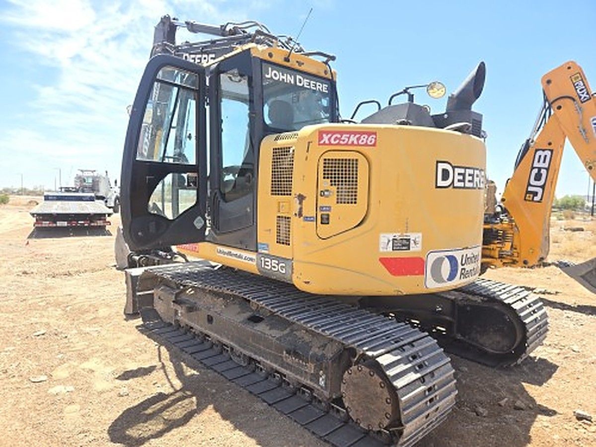 JOHN DEERE 135G photo 2