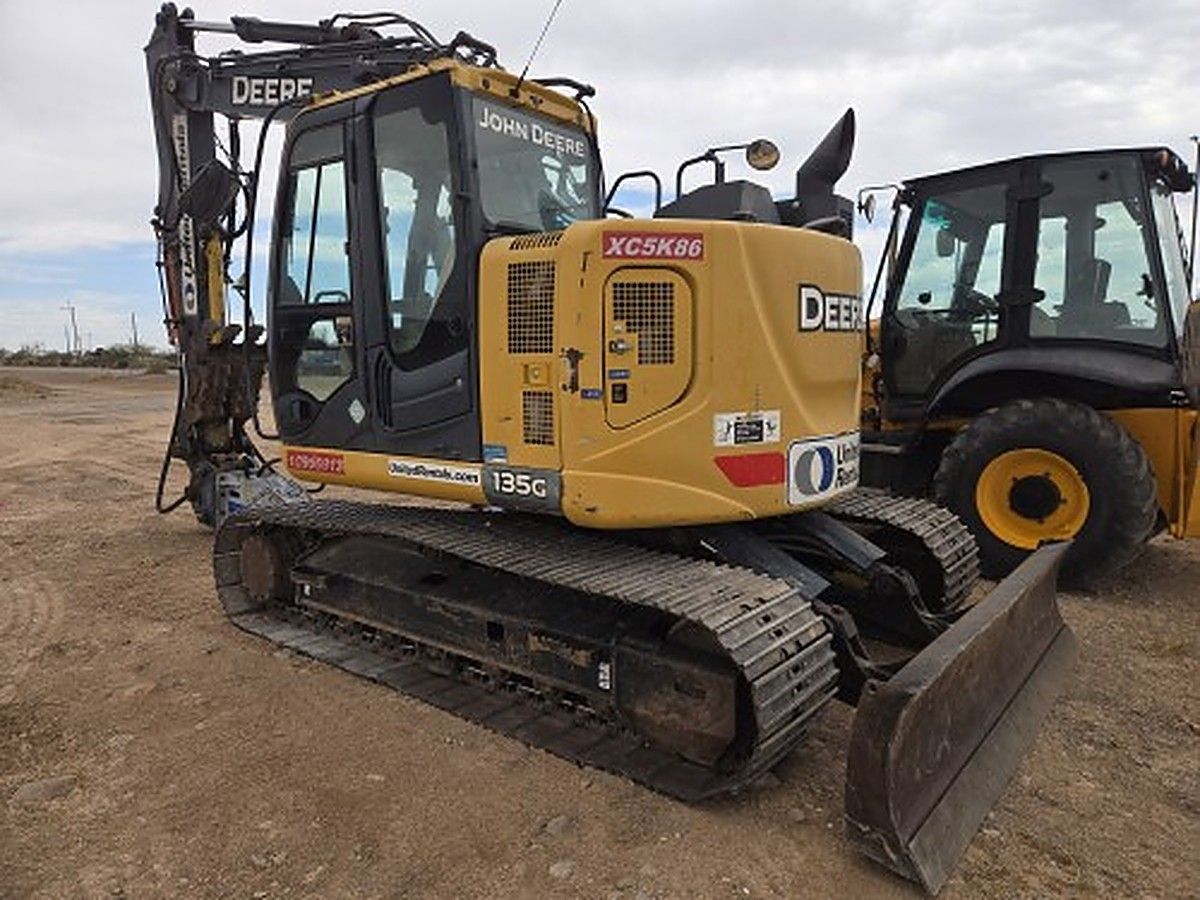 JOHN DEERE 135G photo 4