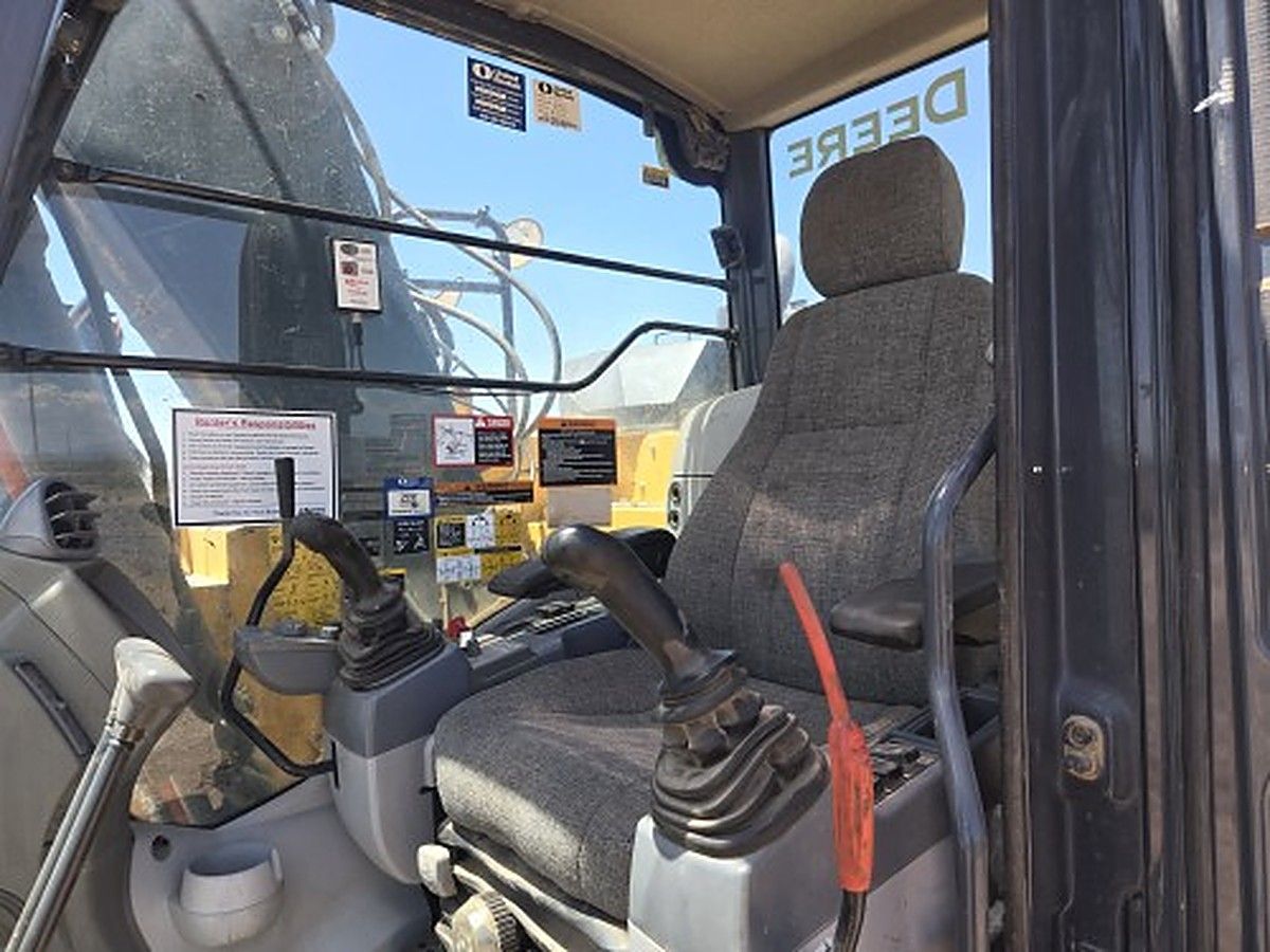 JOHN DEERE 135G photo 7