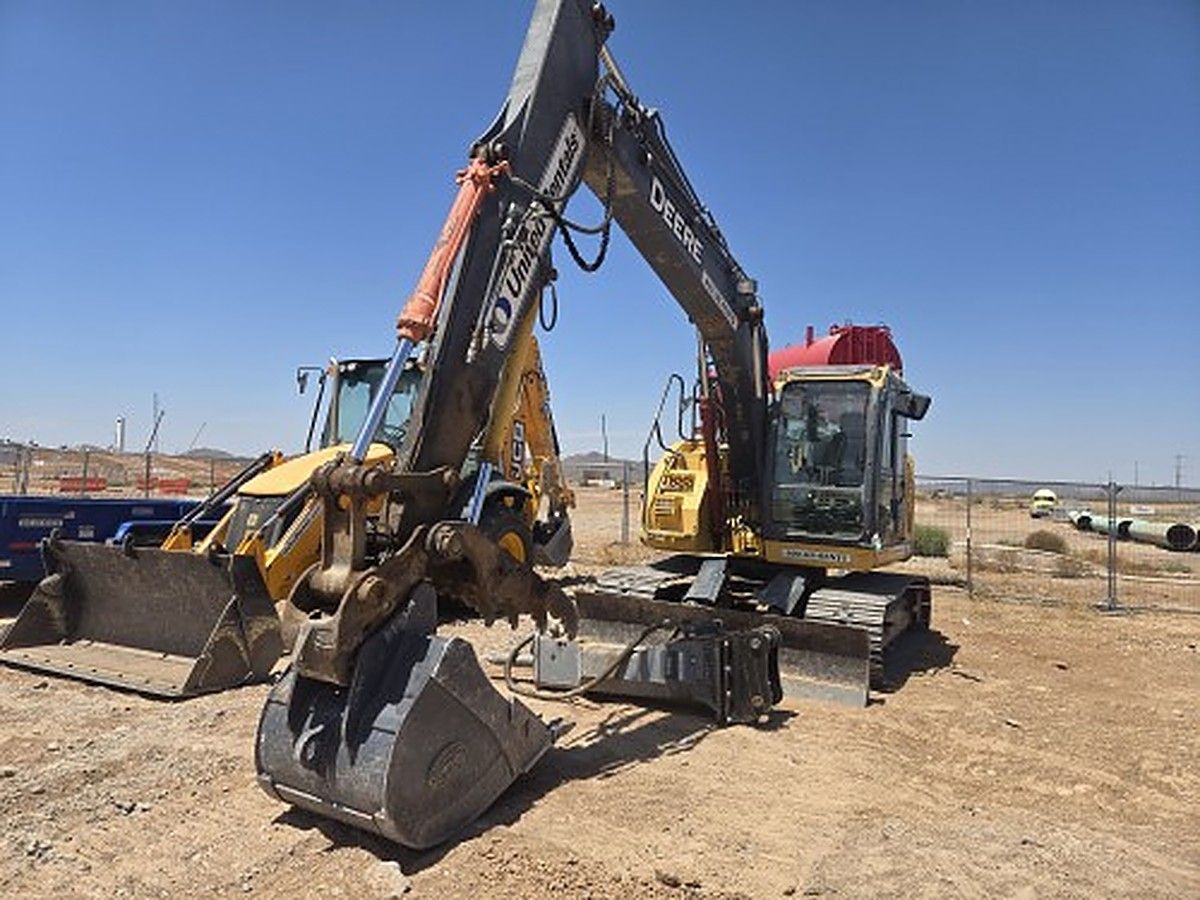 JOHN DEERE 135G photo 9