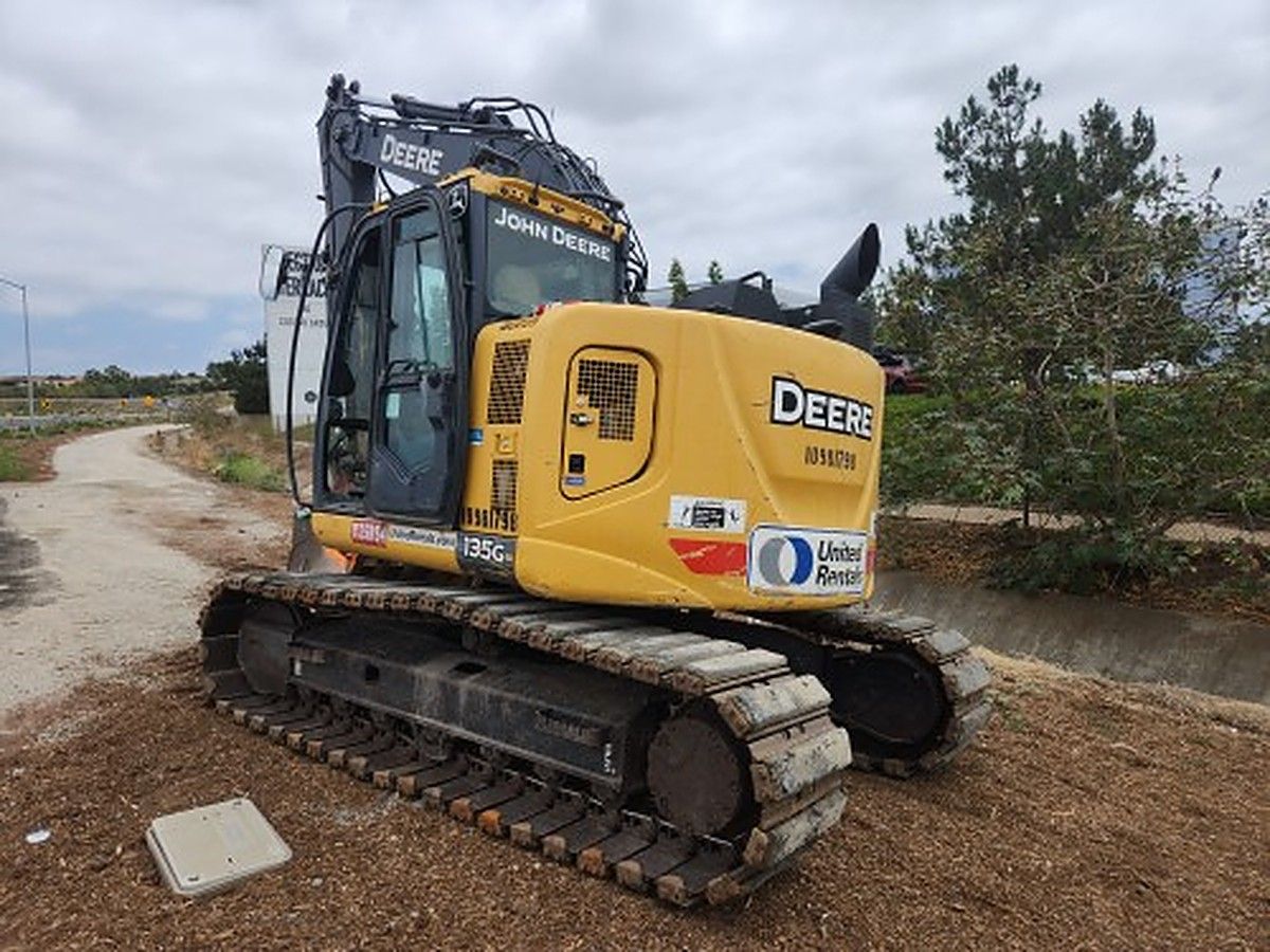 JOHN DEERE 135G photo 2