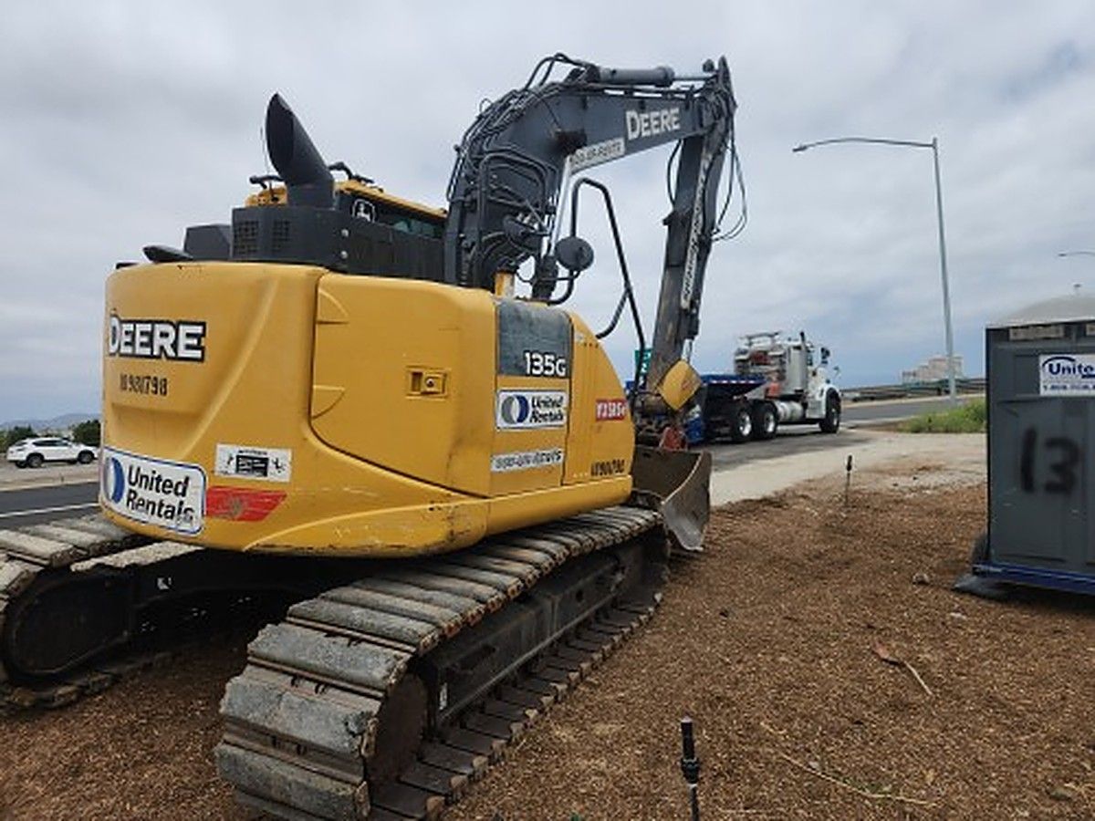 JOHN DEERE 135G photo 3