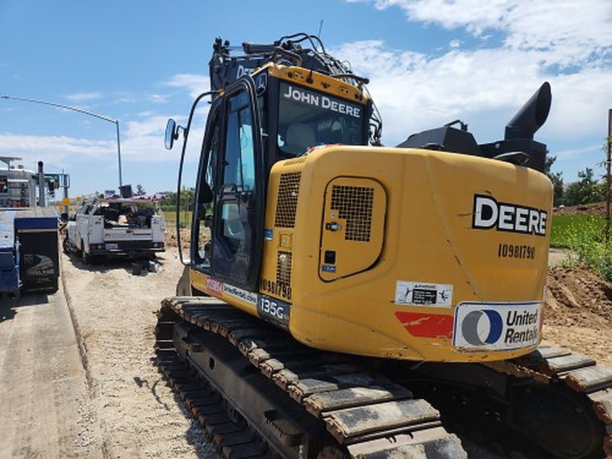JOHN DEERE 135G photo 4