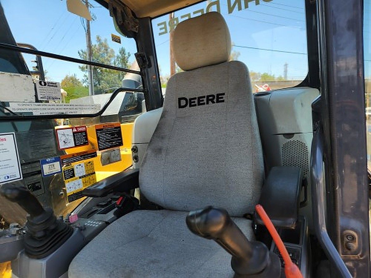 JOHN DEERE 135G photo 8