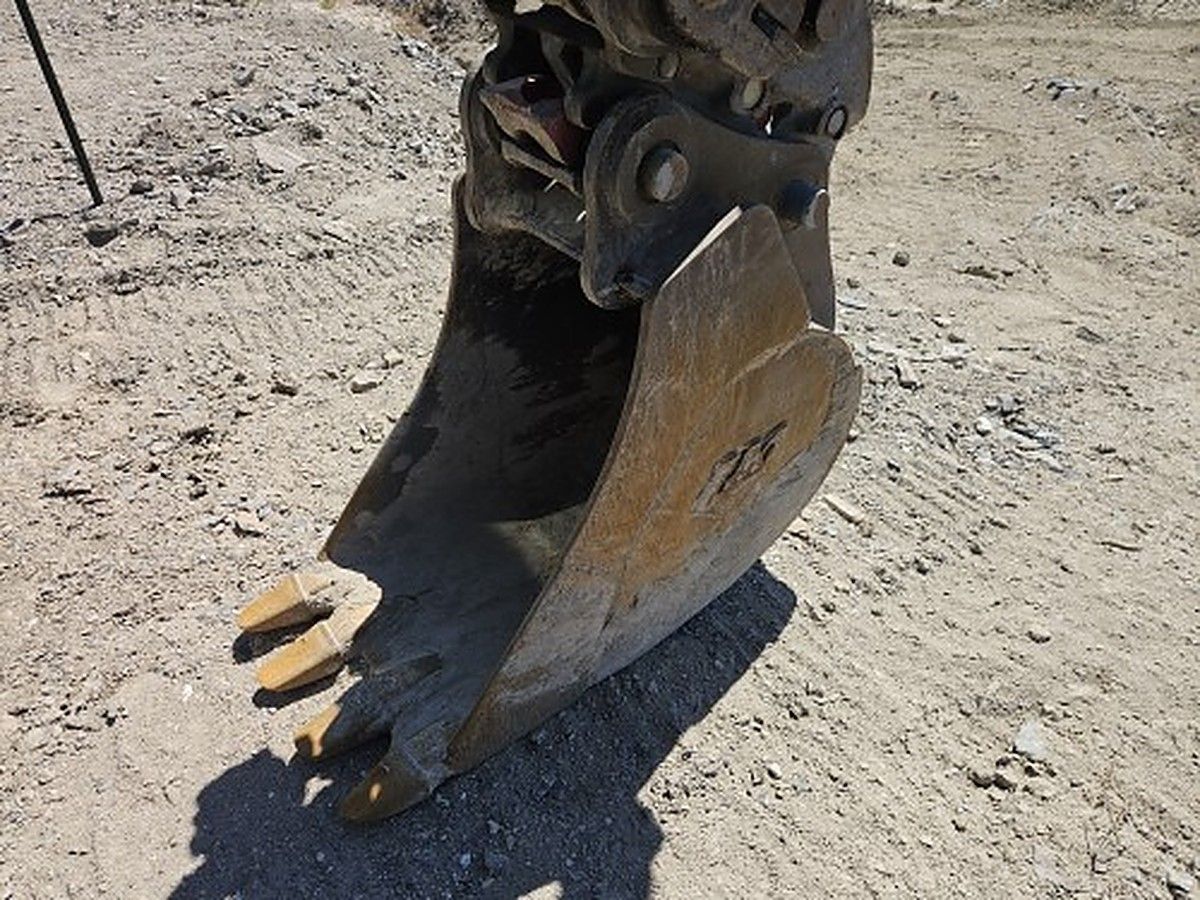 JOHN DEERE 135G photo 11