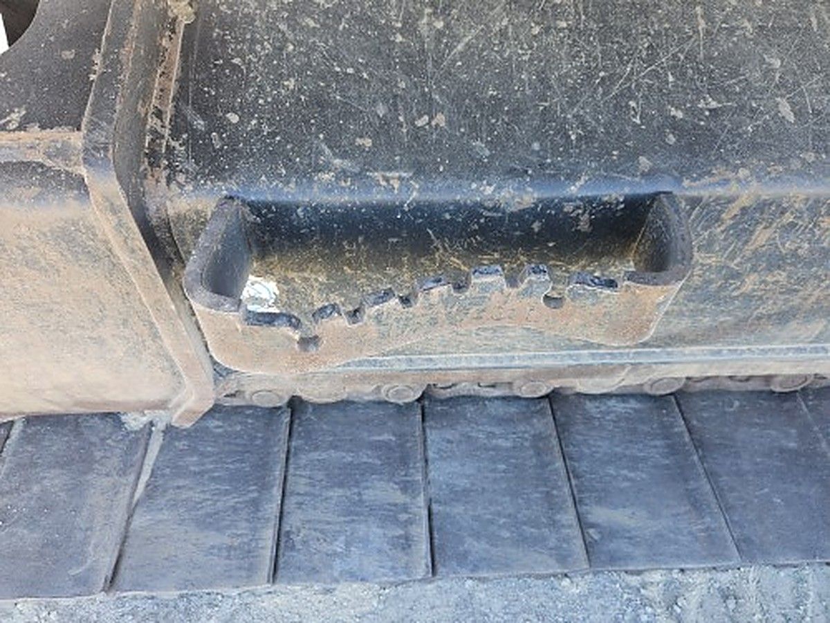 JOHN DEERE 135G photo 13