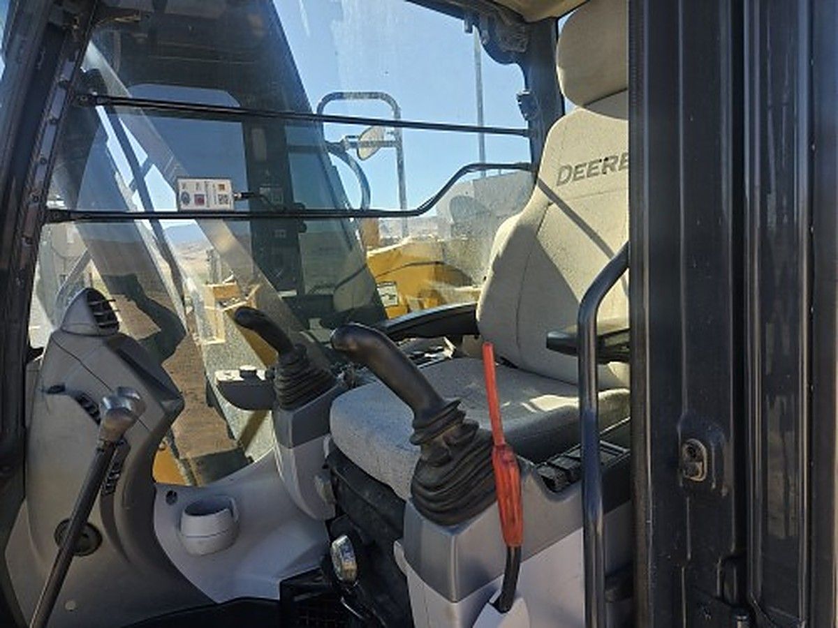 JOHN DEERE 135G photo 18