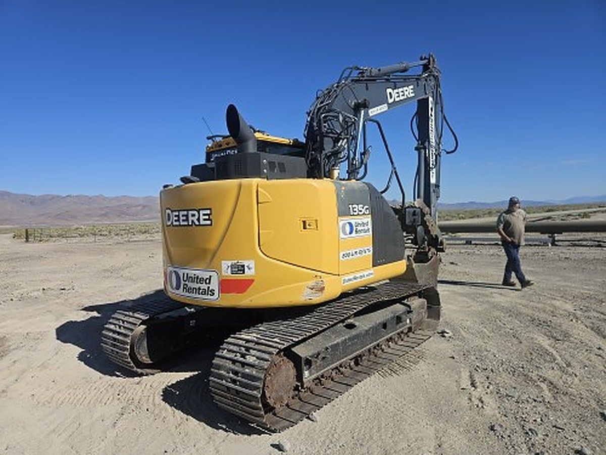 JOHN DEERE 135G photo 19