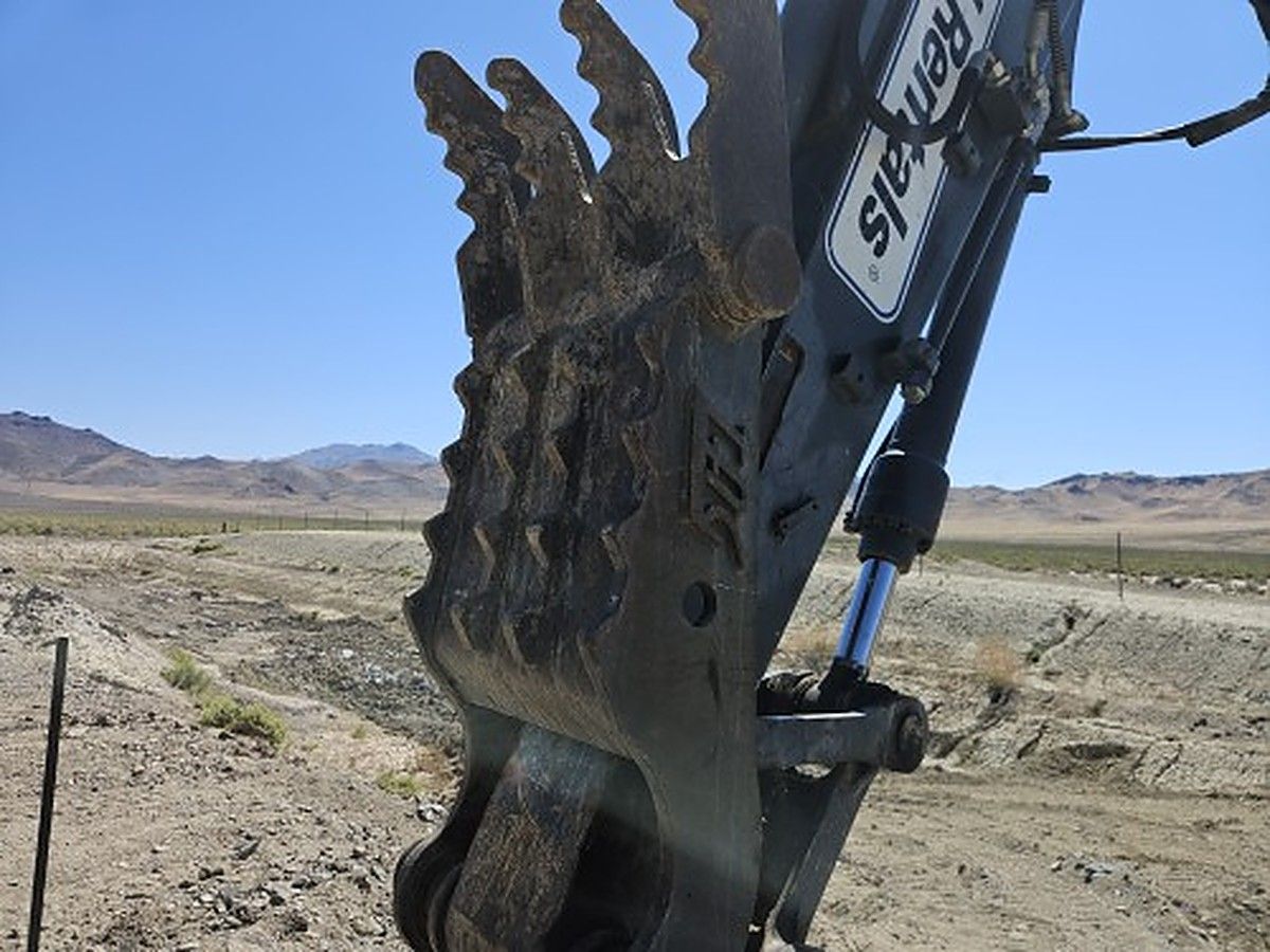 JOHN DEERE 135G photo 9