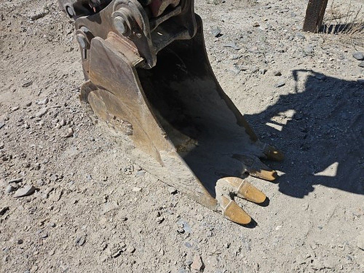 JOHN DEERE 135G photo 10