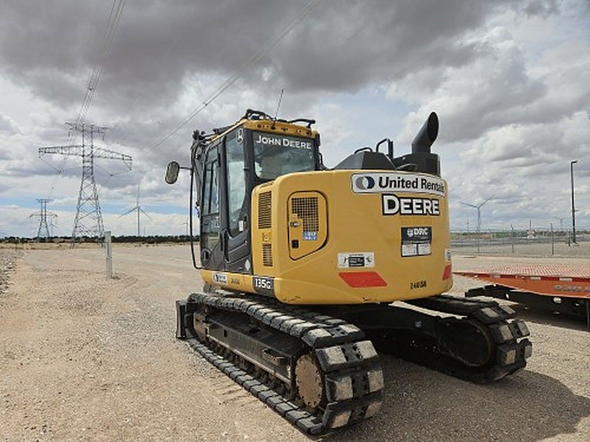 JOHN DEERE 135G photo 3