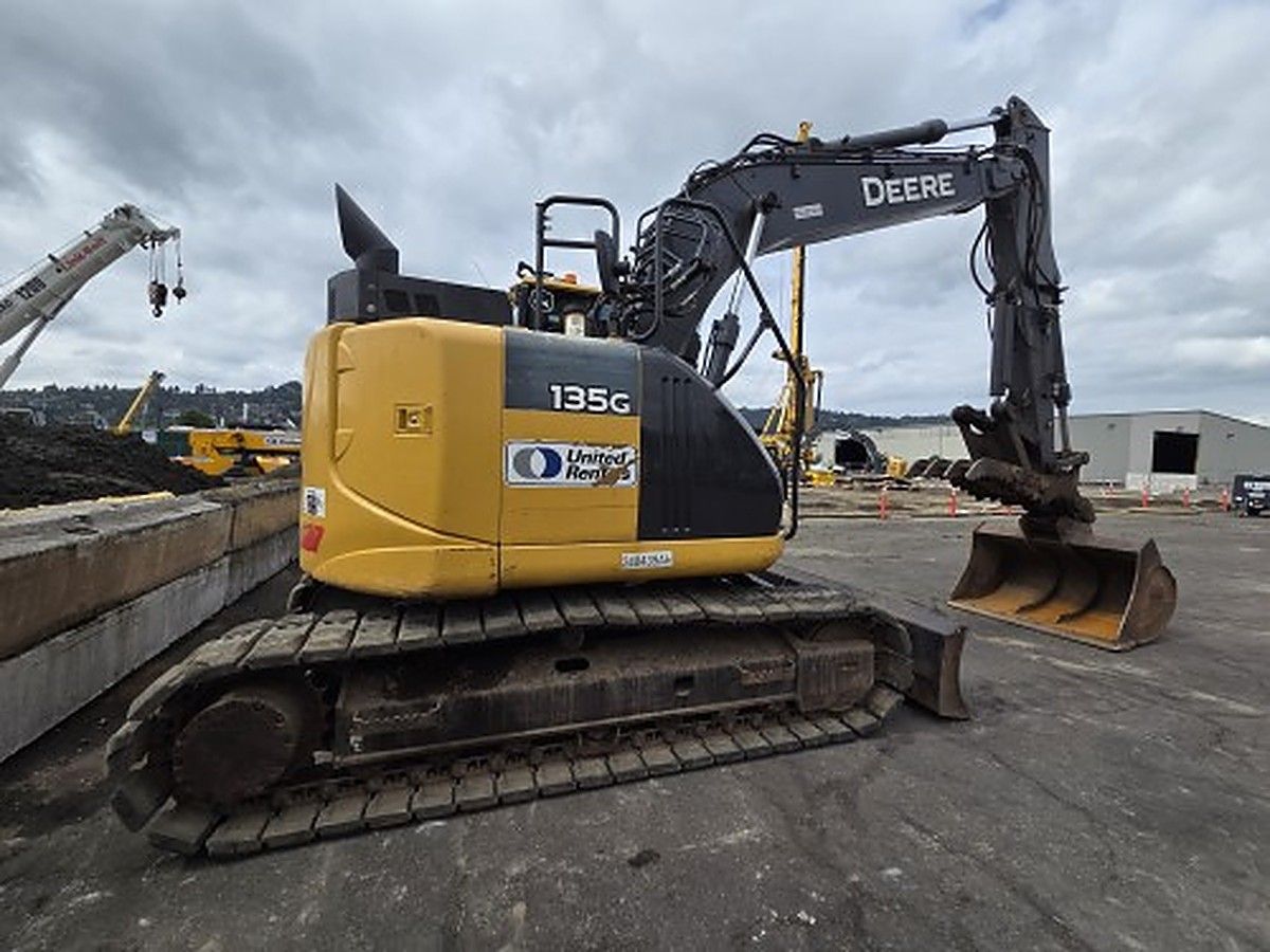 JOHN DEERE 135G photo 3