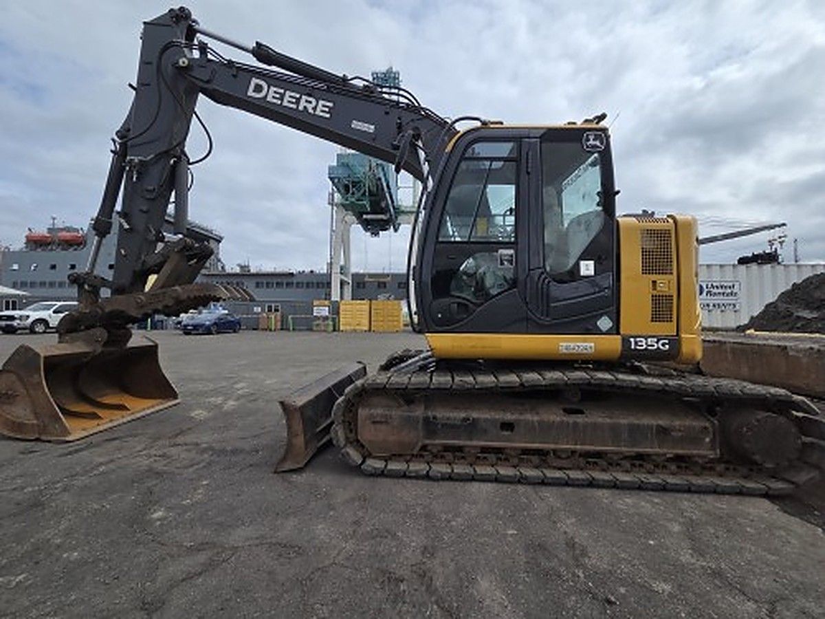 JOHN DEERE 135G photo 4