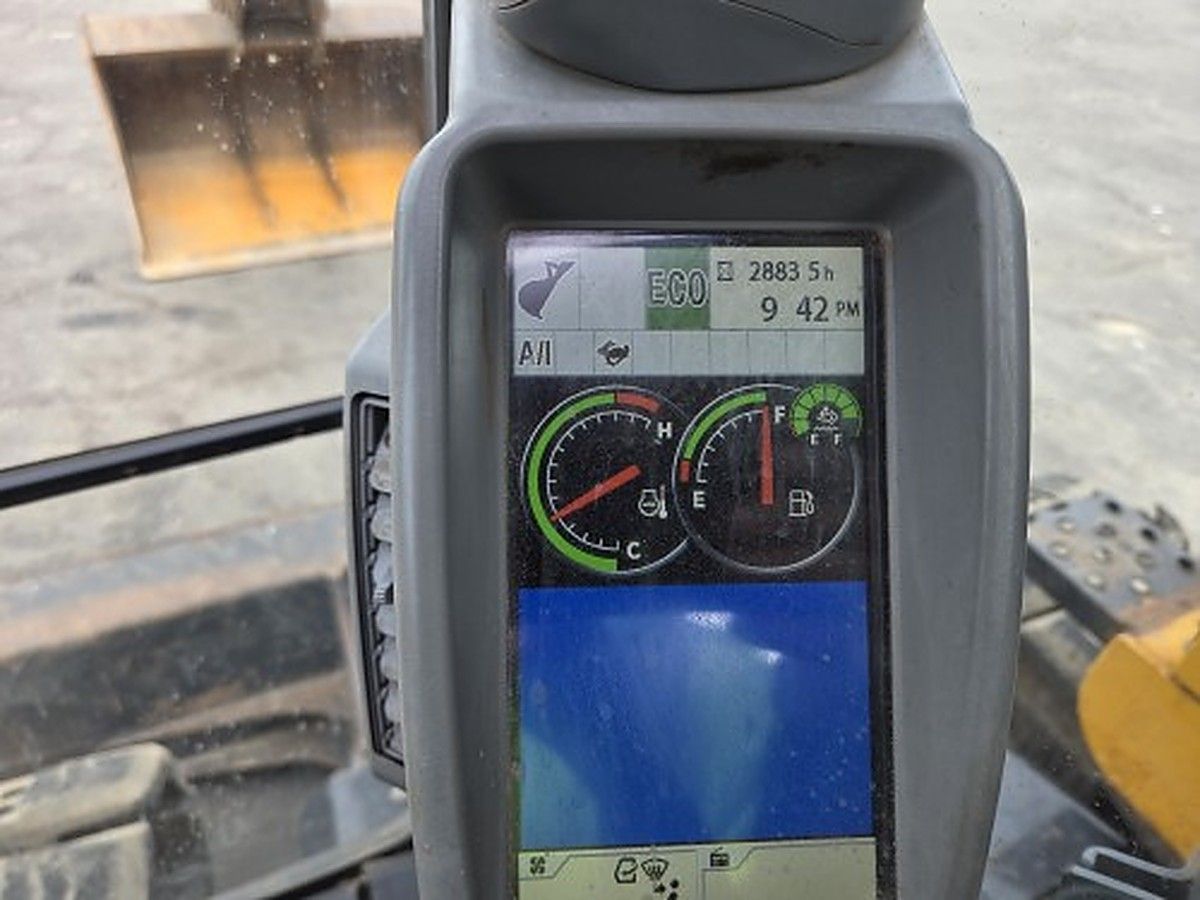 JOHN DEERE 135G photo 9