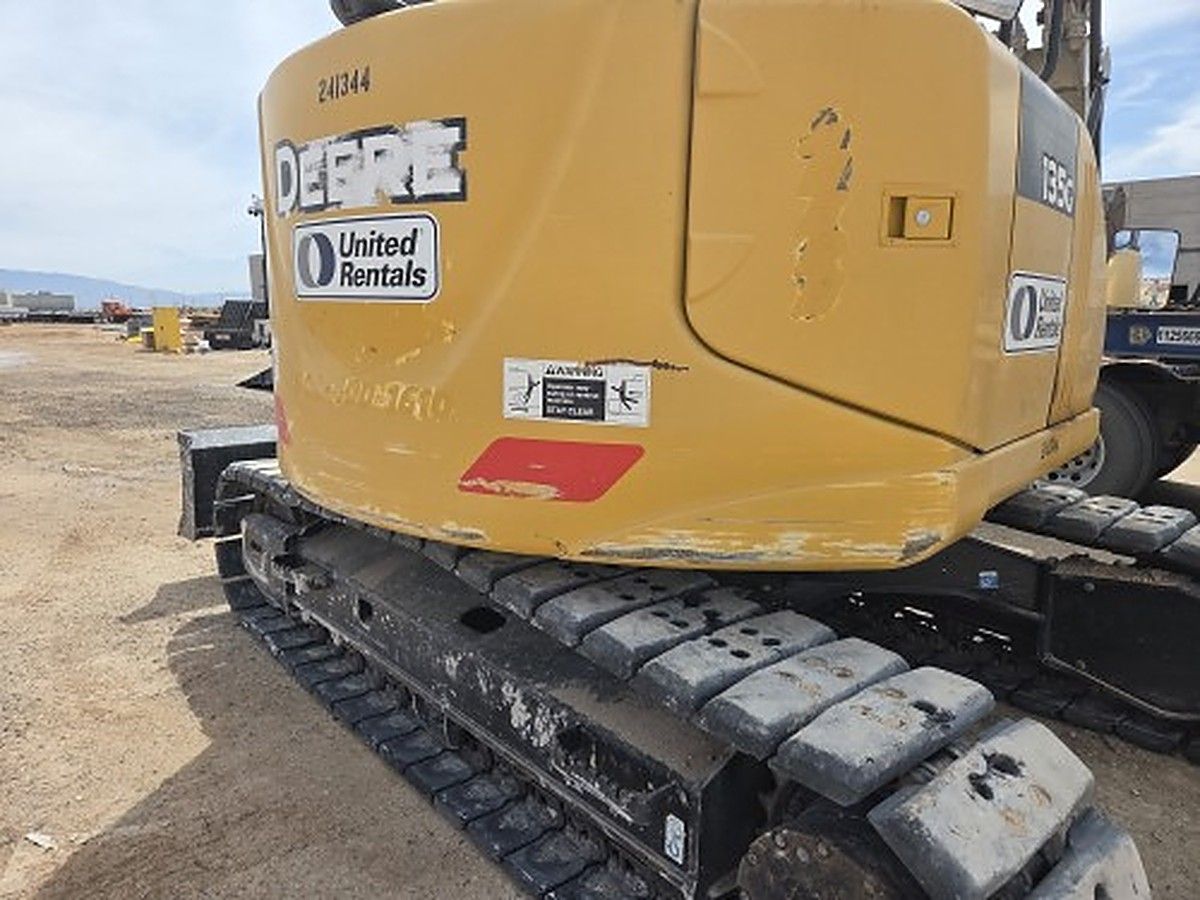 JOHN DEERE 135G photo 2