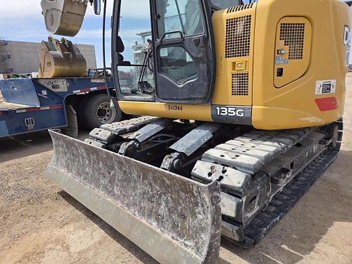 JOHN DEERE 135G photo 6