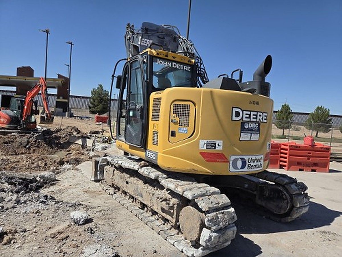 JOHN DEERE 135G photo 4