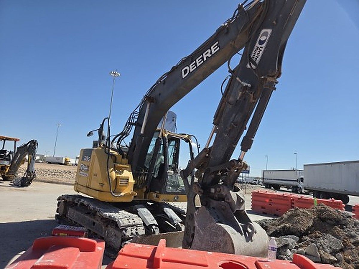 JOHN DEERE 135G photo 5