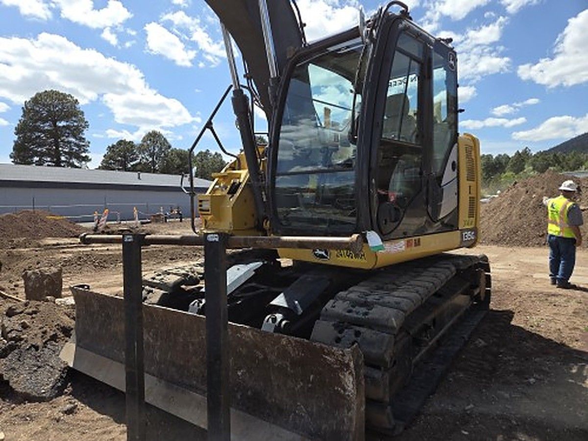 JOHN DEERE 135G photo 3