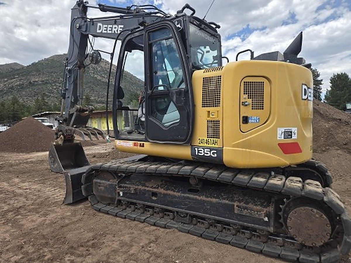 JOHN DEERE 135G photo 4