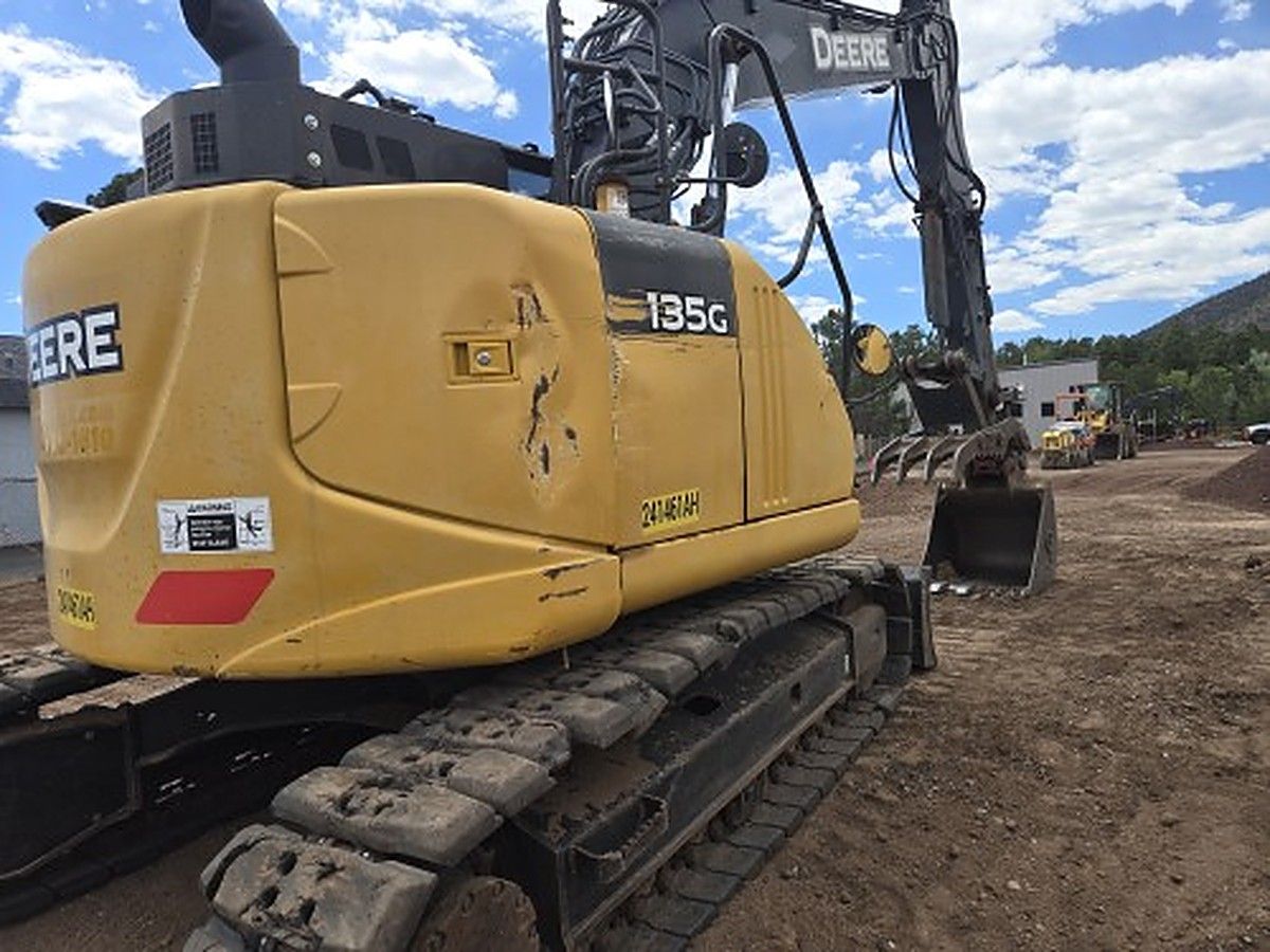 JOHN DEERE 135G photo 5