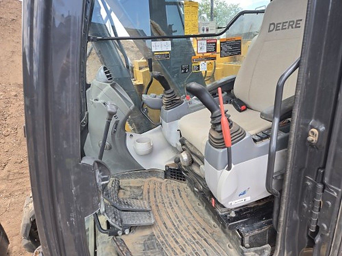 JOHN DEERE 135G photo 7