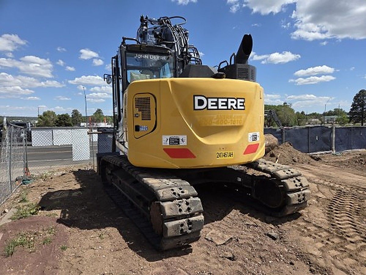 JOHN DEERE 135G photo 8