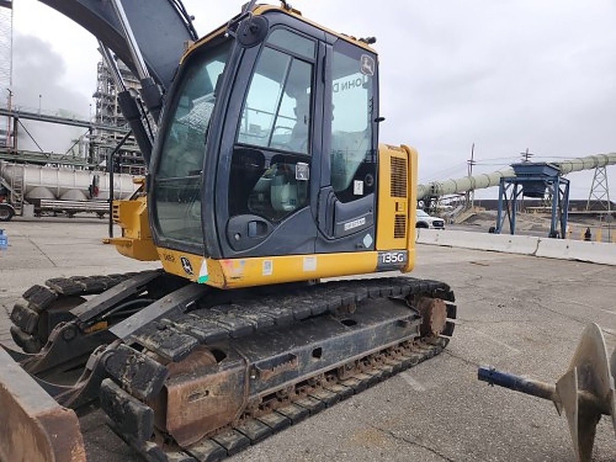 JOHN DEERE 135G photo 3