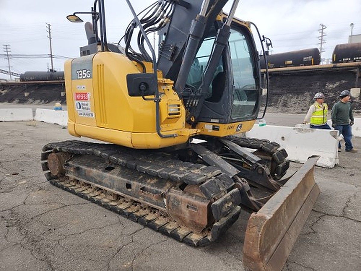 JOHN DEERE 135G photo 6
