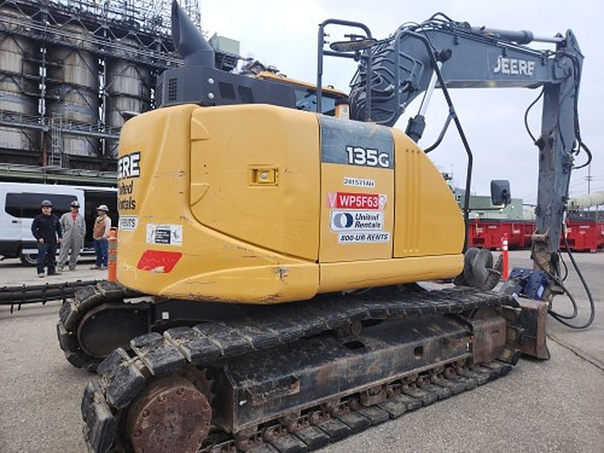 JOHN DEERE 135G photo 9