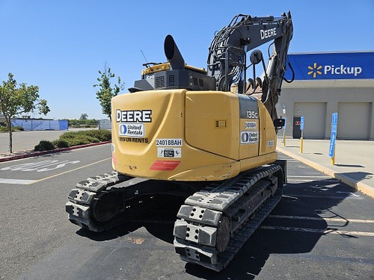 JOHN DEERE 135G photo 2