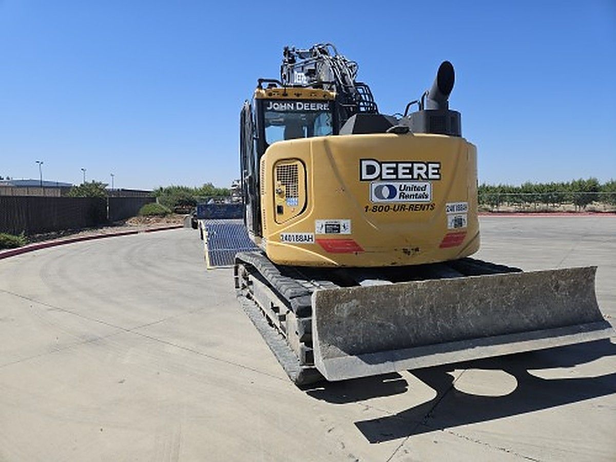 JOHN DEERE 135G photo 5
