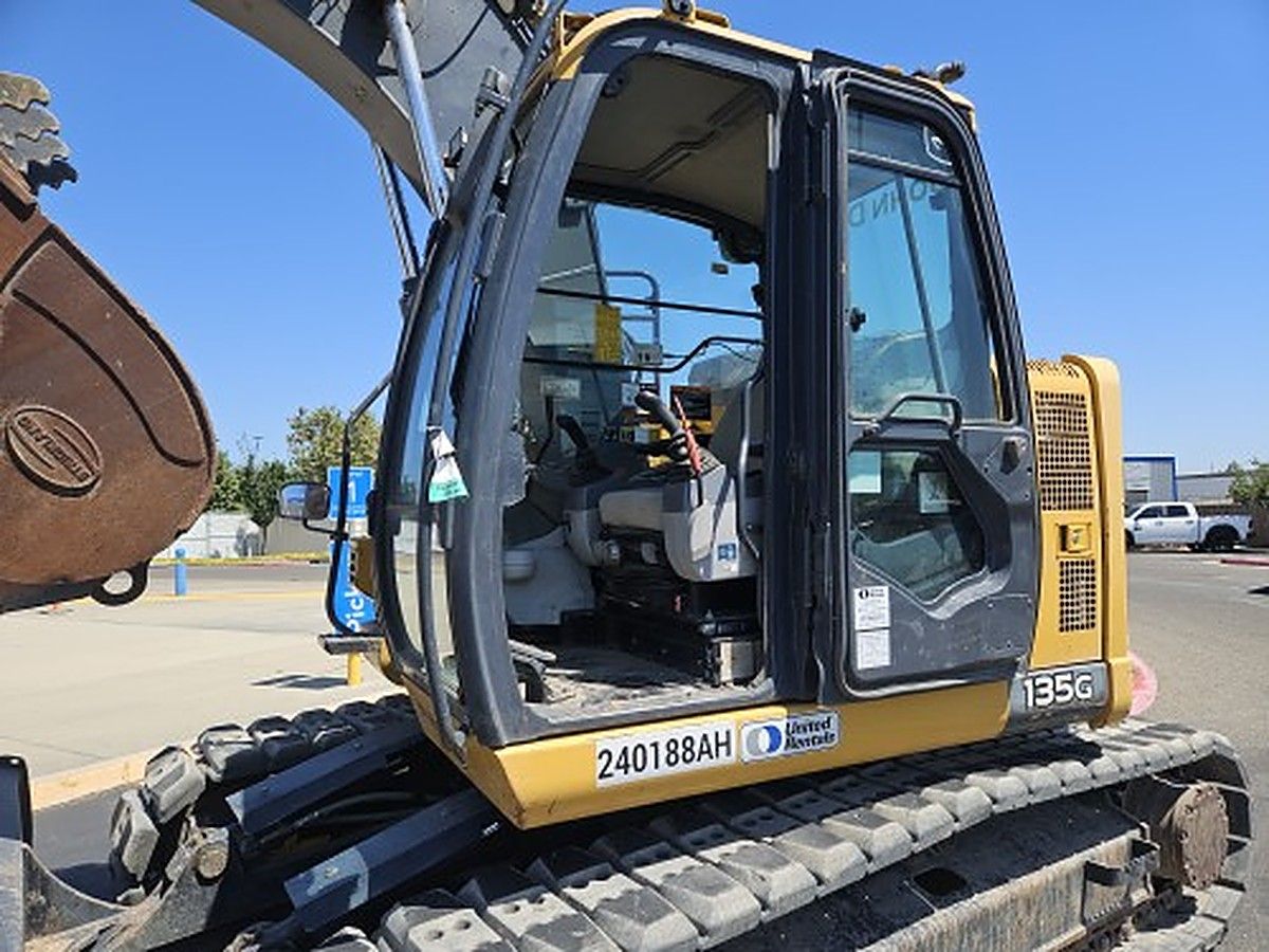 JOHN DEERE 135G photo 7