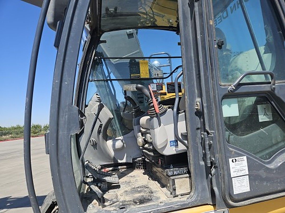 JOHN DEERE 135G photo 9